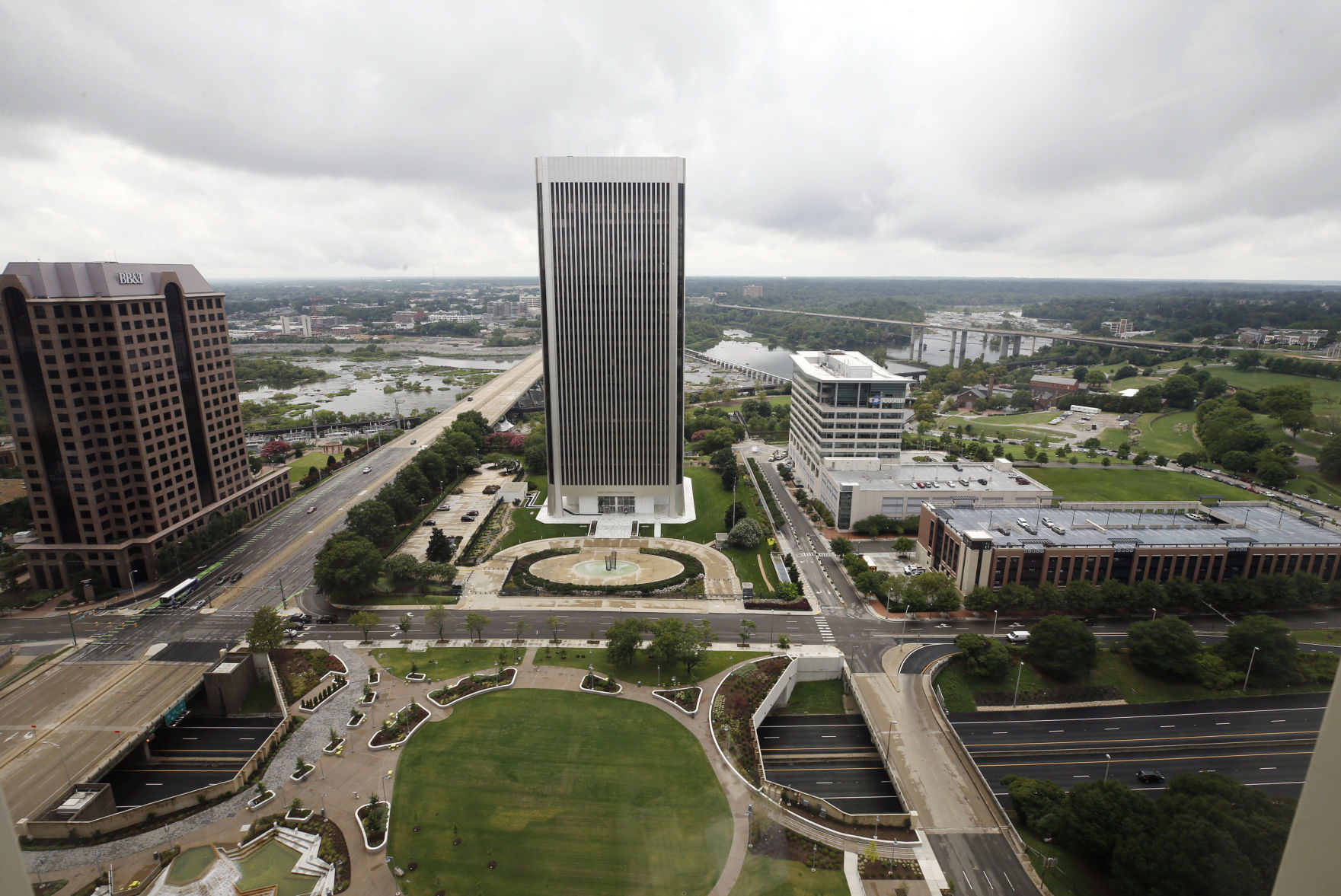 Federal Reserve Bank Building -- 393 feet
